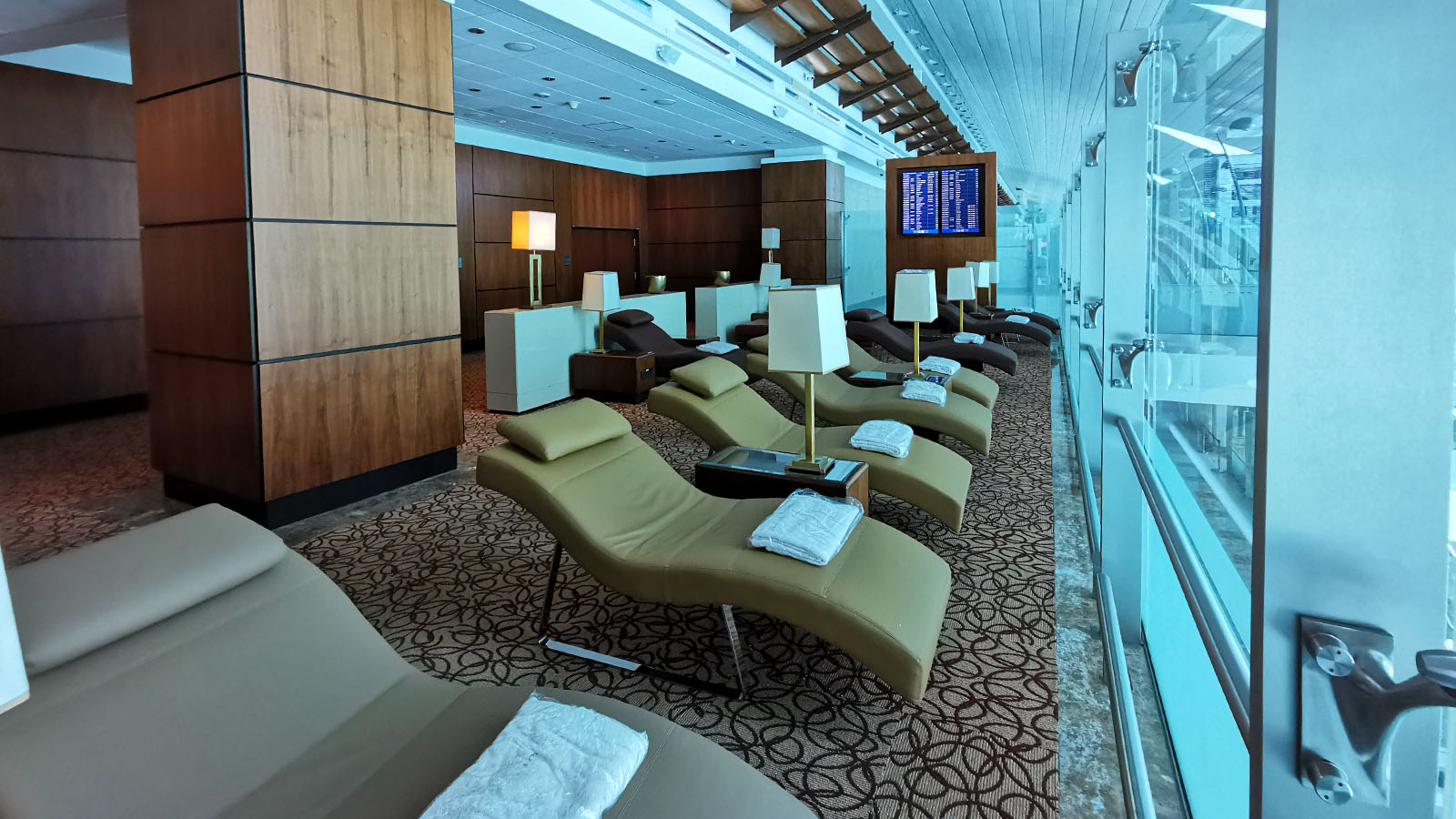 Seats with a view in the Emirates Business Class Lounge, Dubai Concourse A