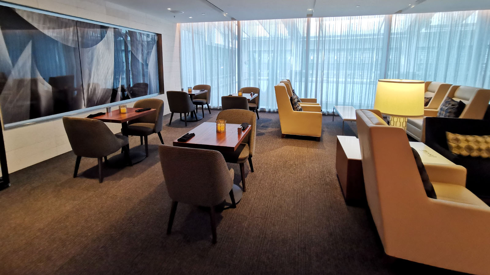 Place to eat in the Star Alliance Lounge (First Class), Los Angeles