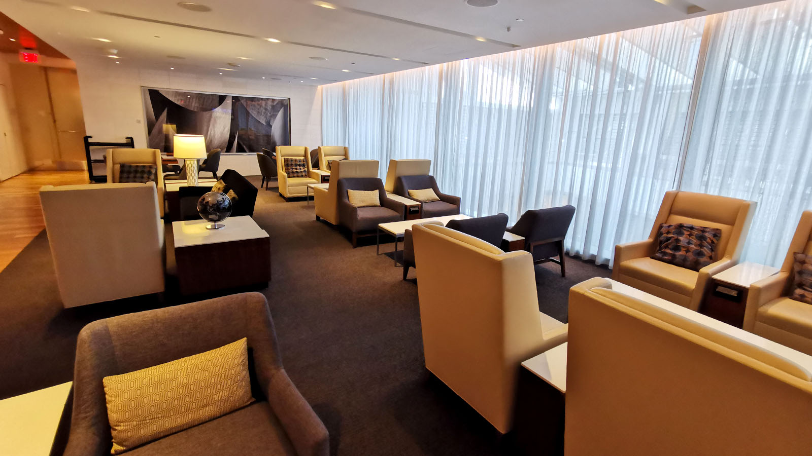 Seating in the Star Alliance Lounge (First Class), Los Angeles