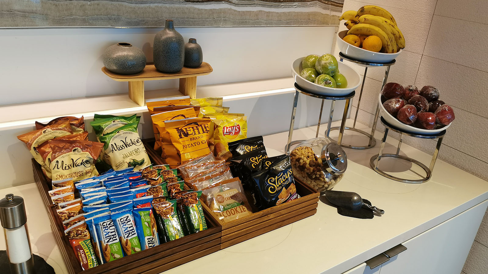 Packaged snacks in the Star Alliance Lounge (First Class), Los Angeles