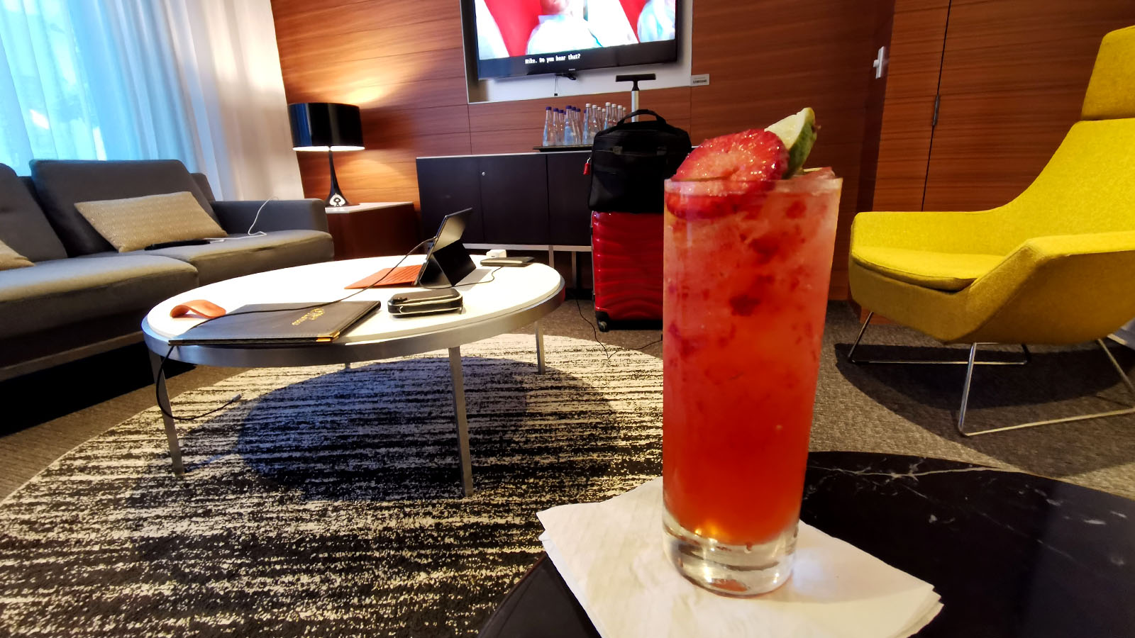 Drink in the Star Alliance Lounge (First Class), Los Angeles