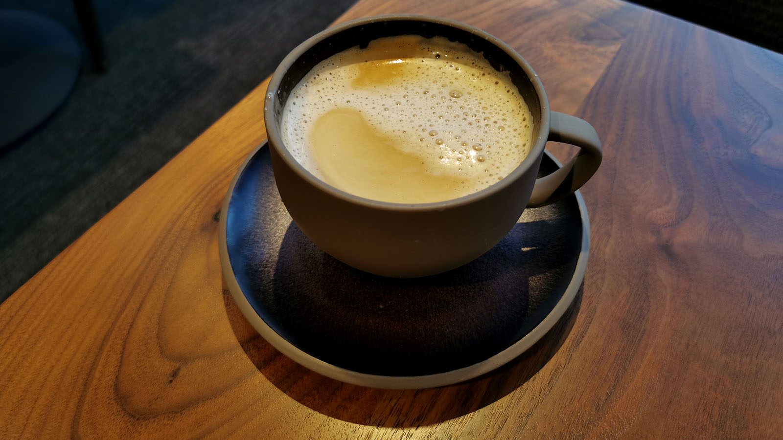 Latte in the Star Alliance Lounge (First Class), Los Angeles