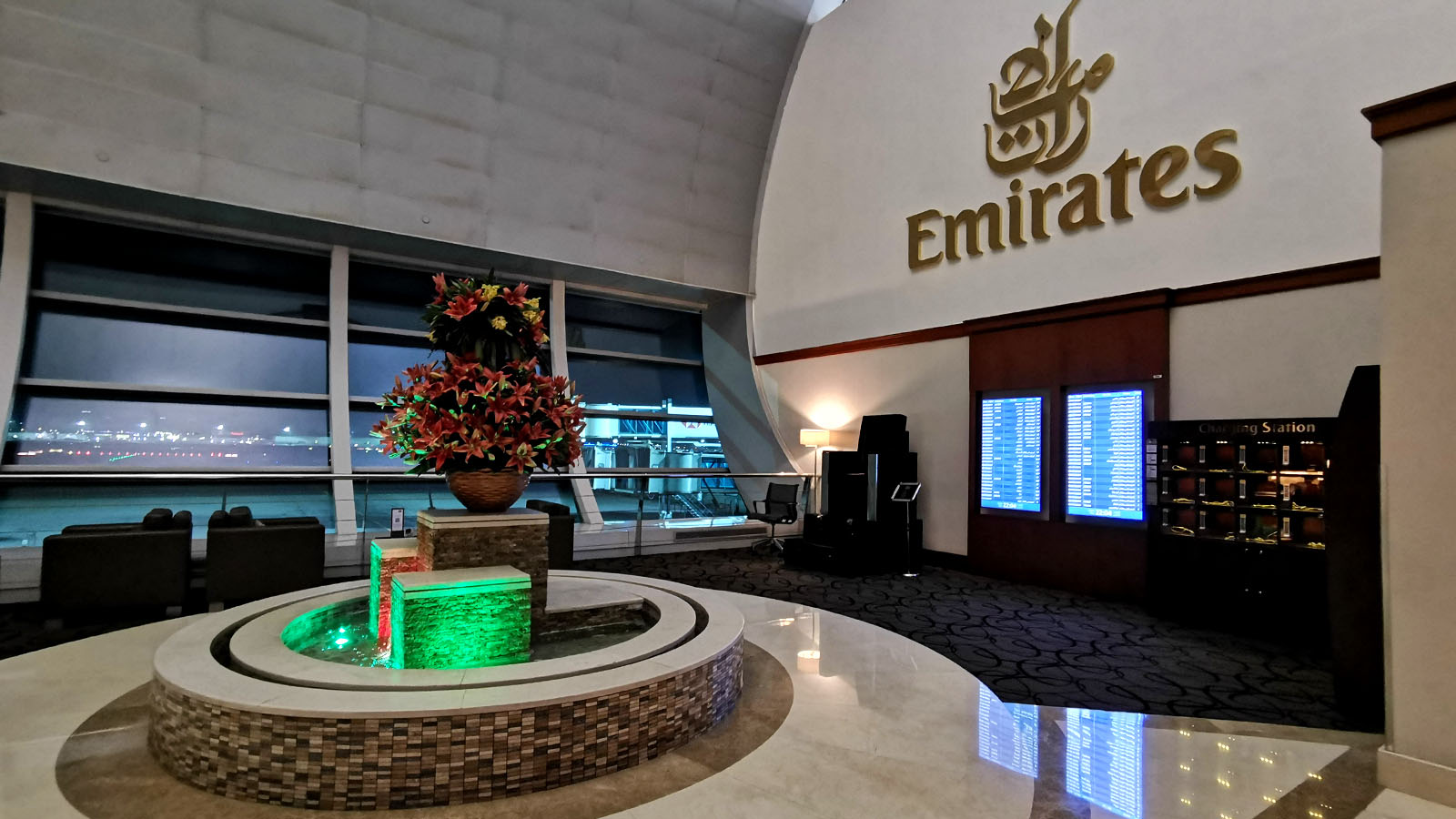 Water feature in the Emirates First Class Lounge, Dubai Concourse C