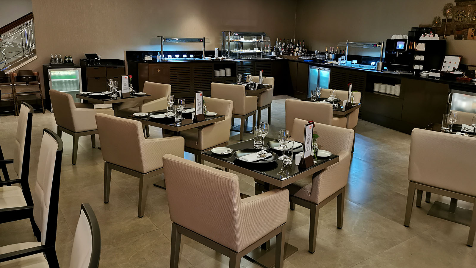 Tables and chairs in the Emirates First Class Lounge, Dubai Concourse C