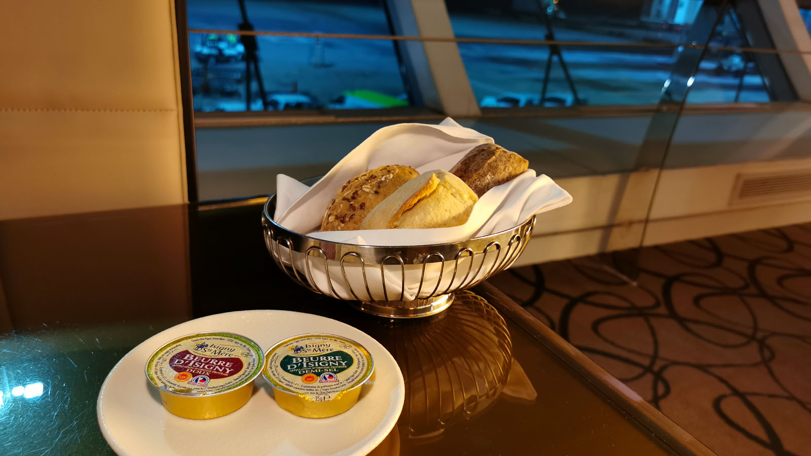 Snacks in the Emirates First Class Lounge, Dubai Concourse C