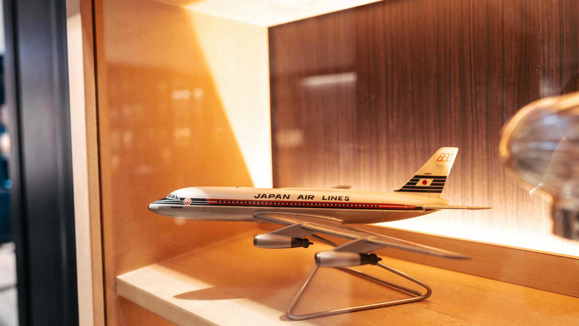 Japan Airlines First Class Lounge Tokyo Haneda model plane