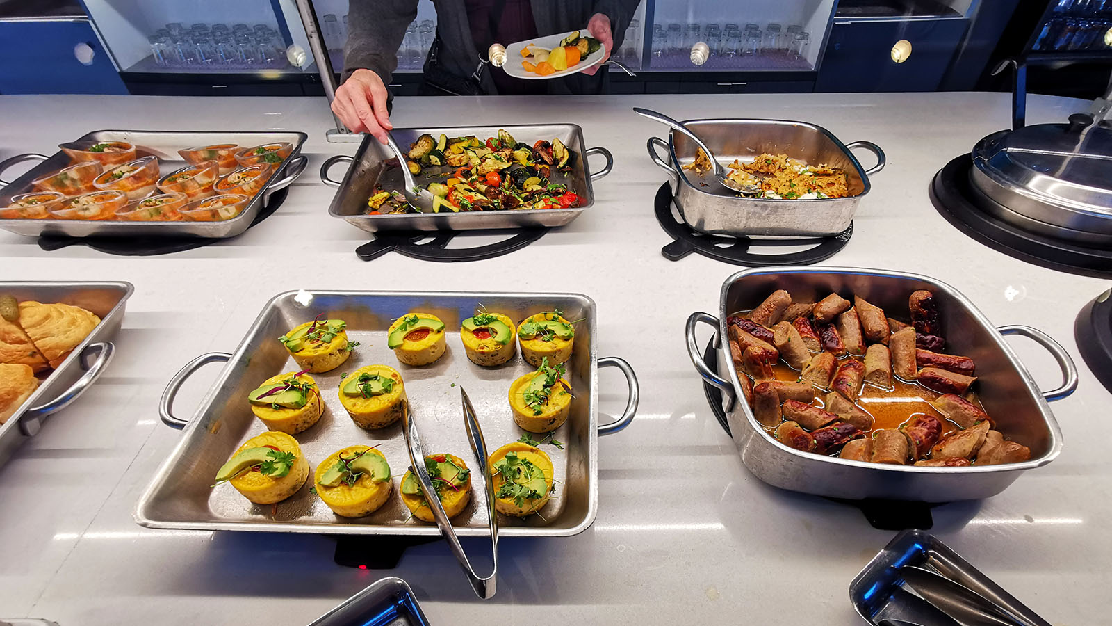 Hot food in the American Airlines Flagship Lounge, Los Angeles