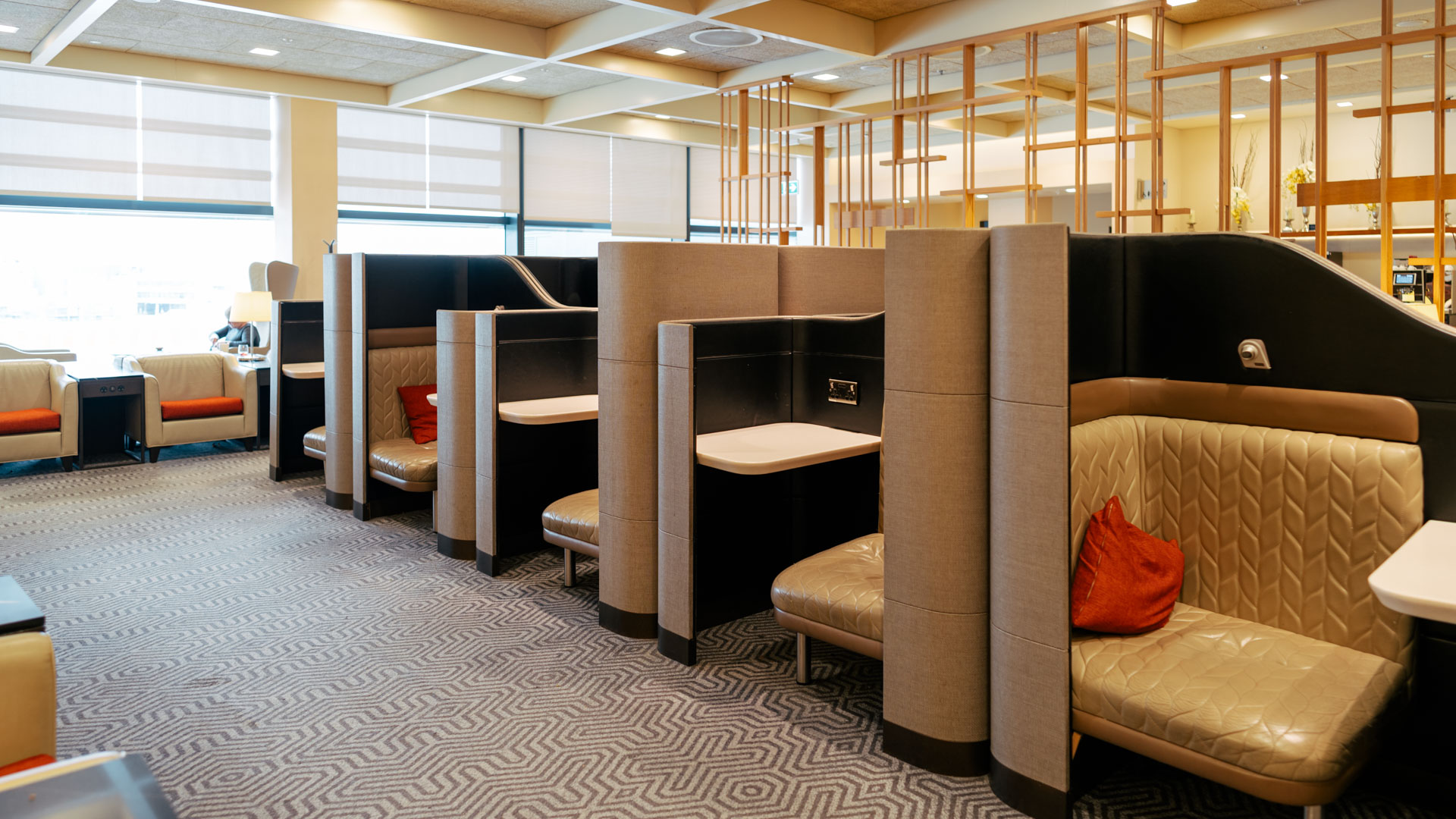Singapore Airlines SilverKris Business Lounge London booths
