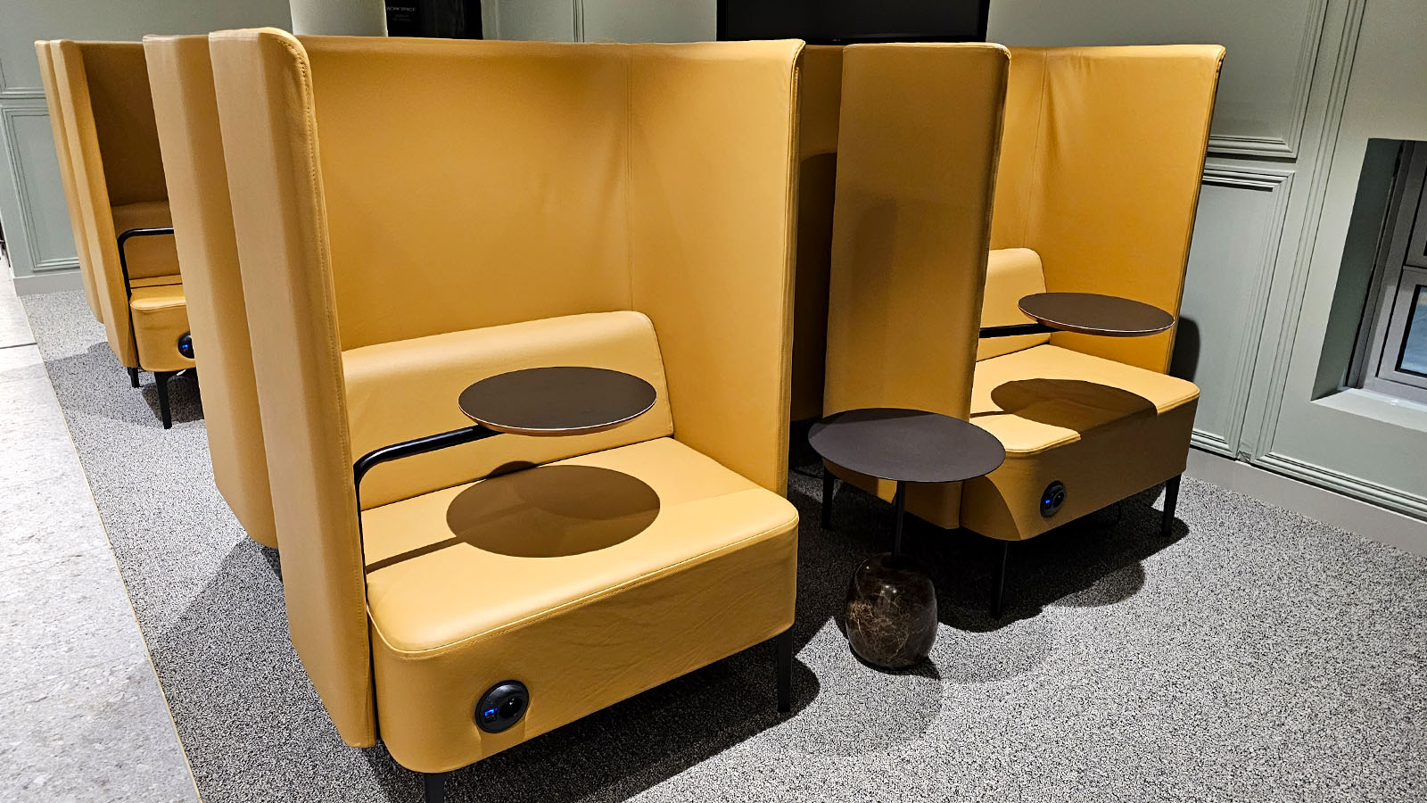 Personal pods in the Star Alliance Lounge, Paris