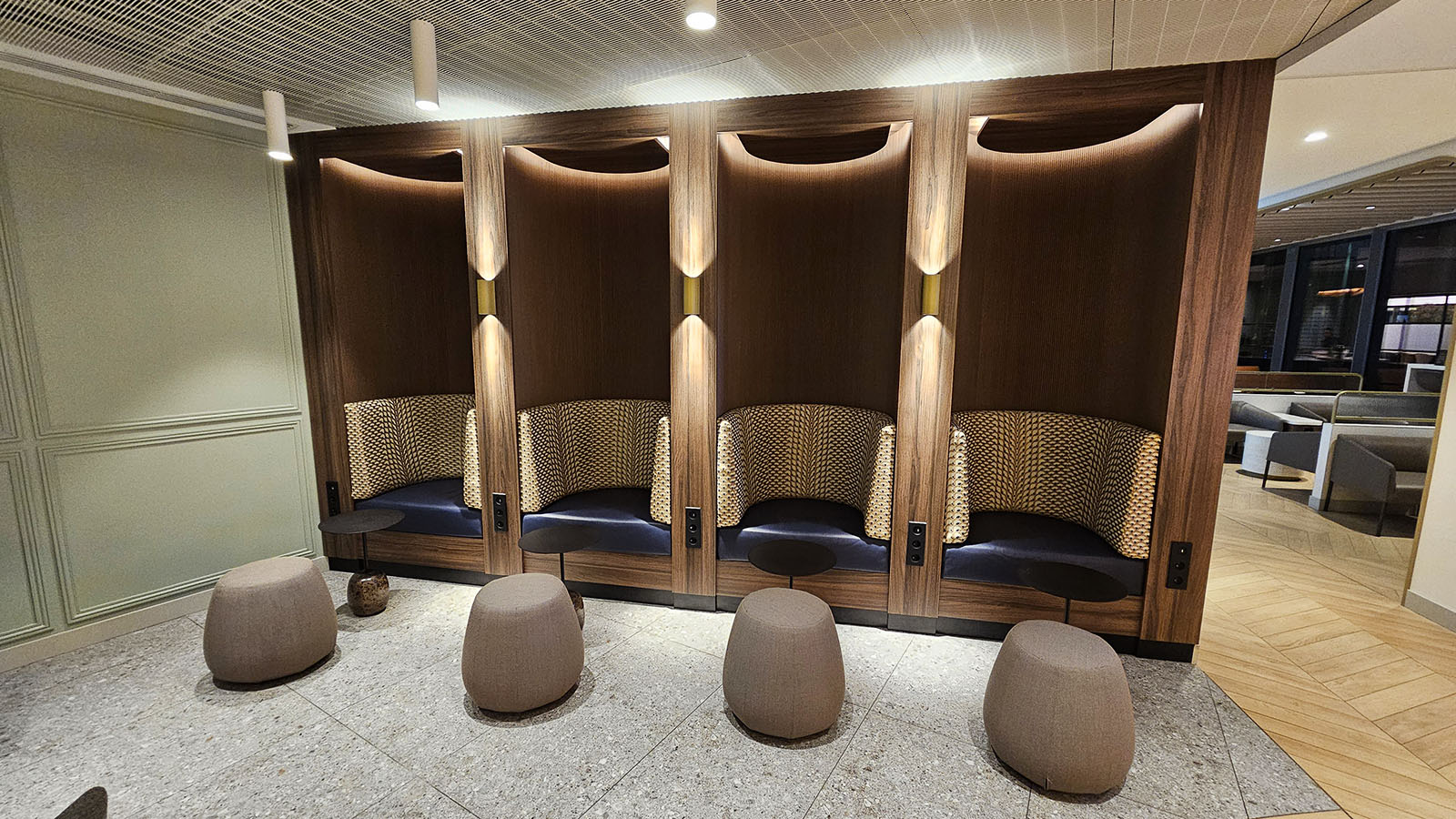 Booths in the Star Alliance Lounge, Paris