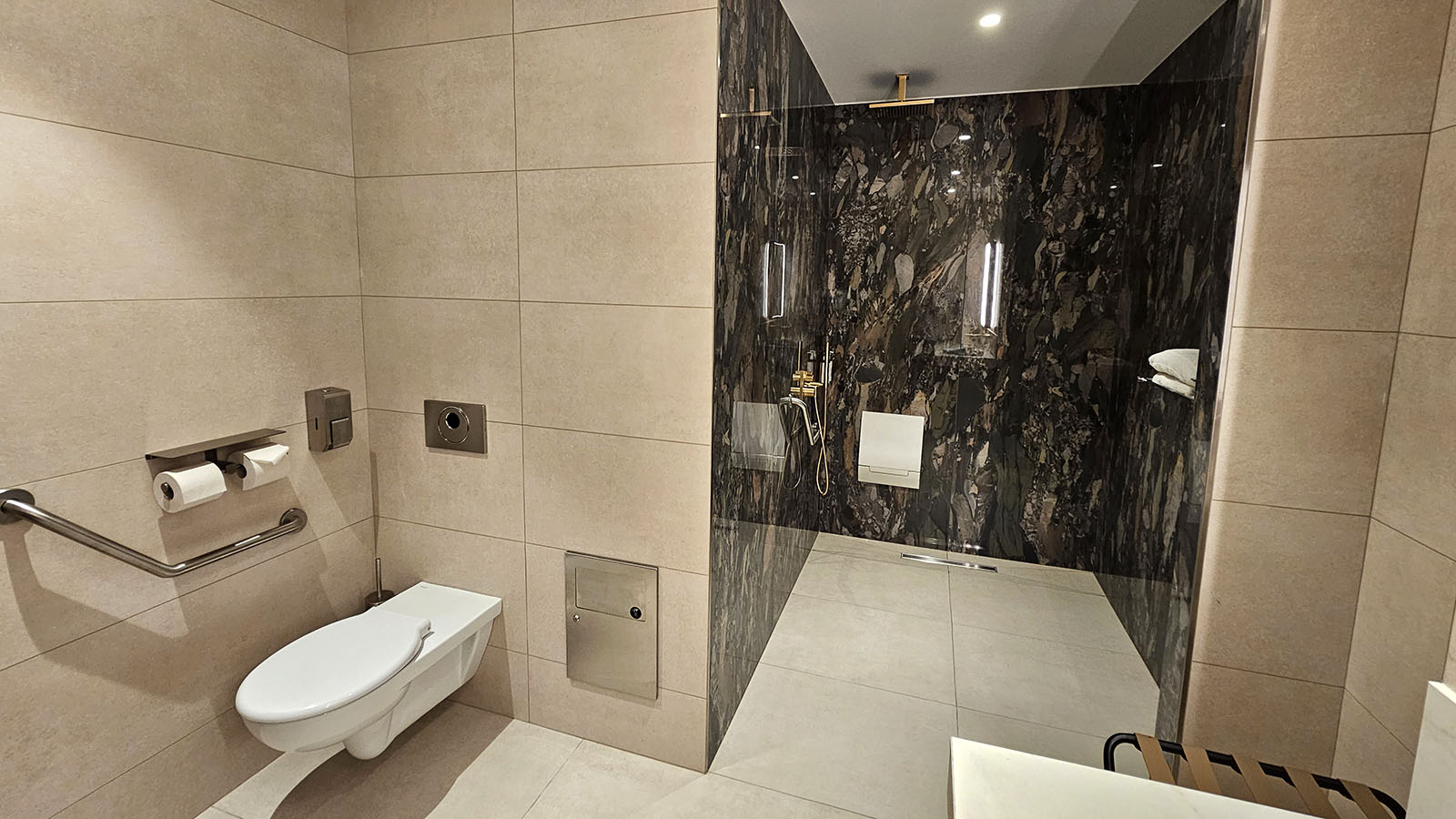 Large shower and restroom in the Star Alliance Lounge, Paris