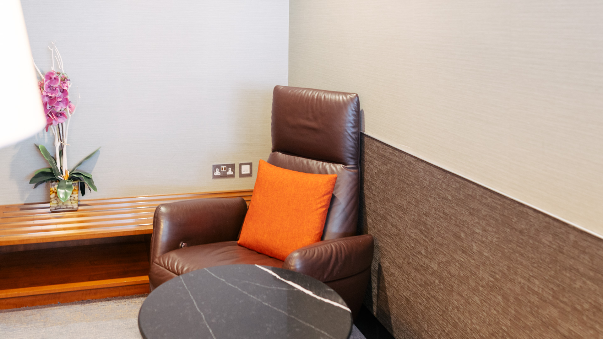 SilverKris First Lounge London Suites seating