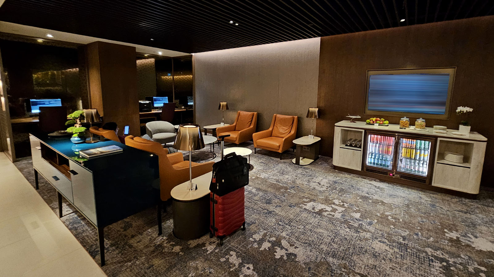 Front room in the Qatar Airways Premium Lounge, Singapore