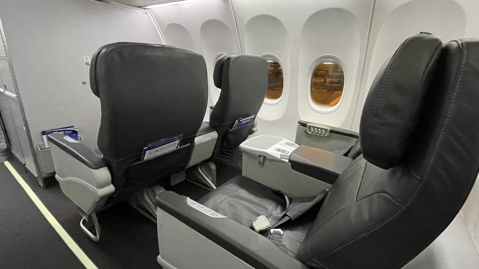 Rex Airlines Brisbane to Sydney Boeing 737 Business Class Seat Rear Point Hacks