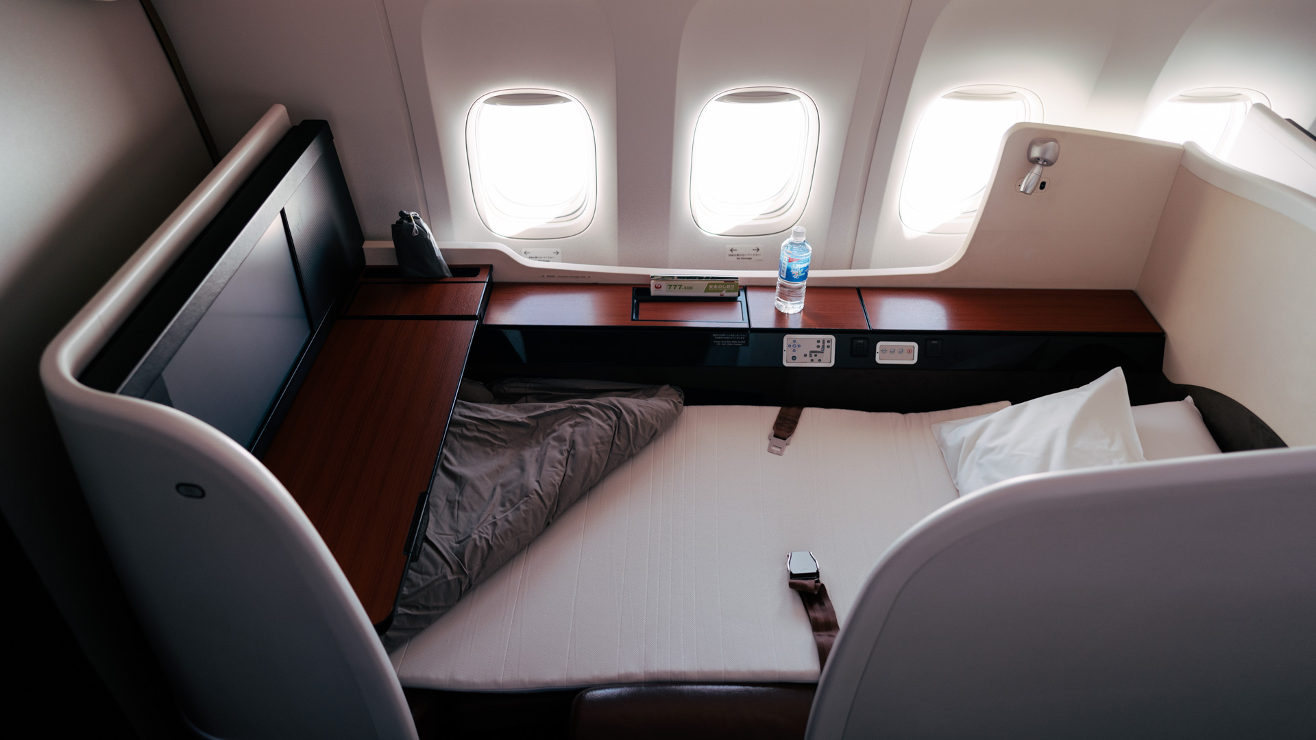Japan Airlines Boeing 777 First Class mattress