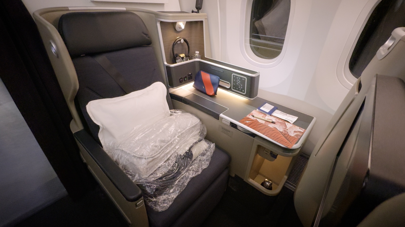 Qantas QF94 787 Business Class seat