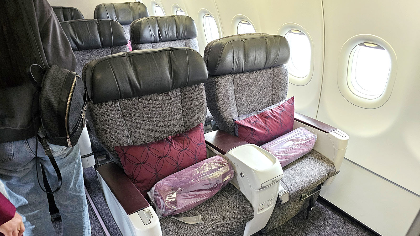 Seating in Business / First Class on Qatar Airways' Airbus A320