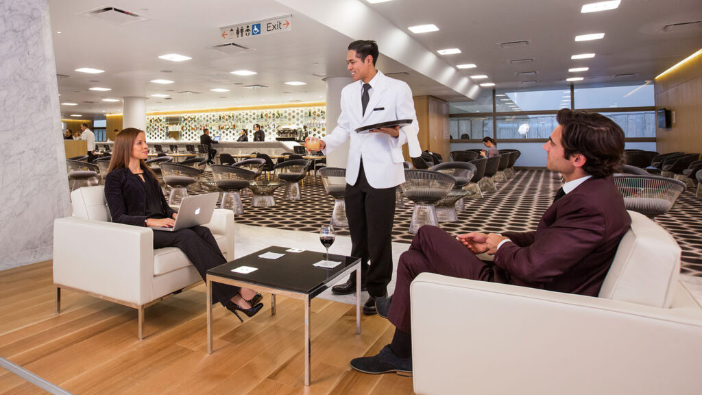 Tipping practices in US airport lounges