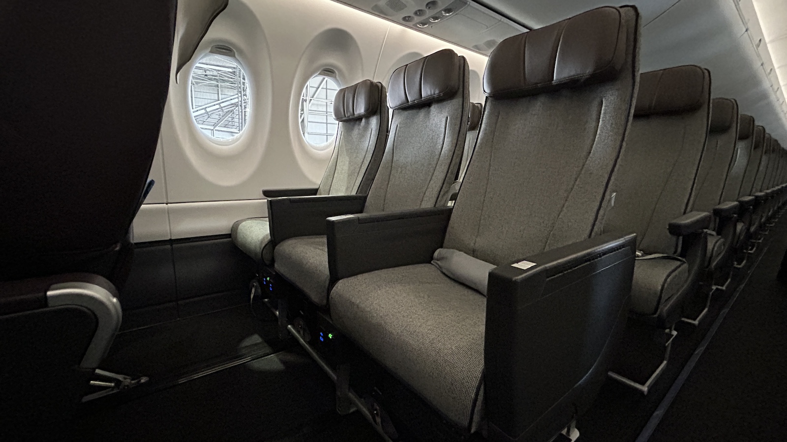 Qantaslink A220 Economy Class Fabric Seats 3 Row Point Hacks by Daniel Sciberras