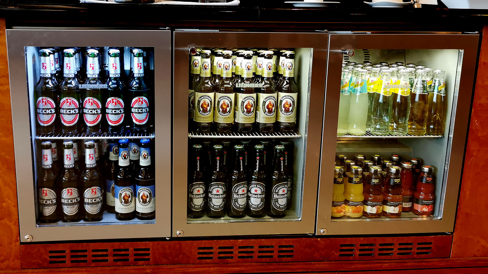 Beer in the Emirates Lounge, Frankfurt