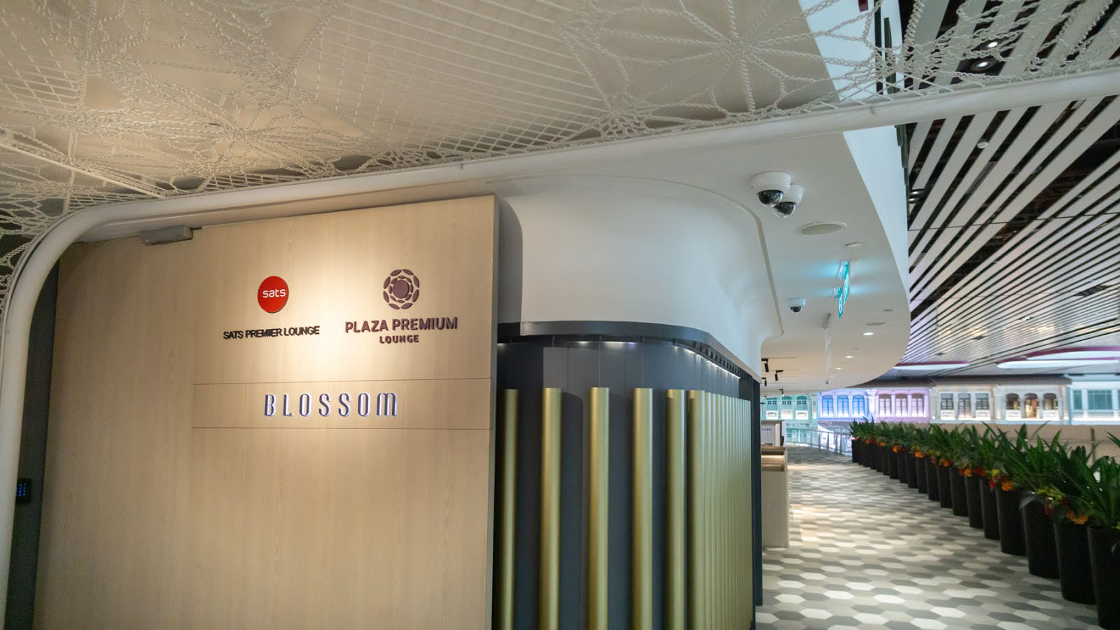 Changi Airport - Terminal 4 SATS and Plaza Premium Lounge