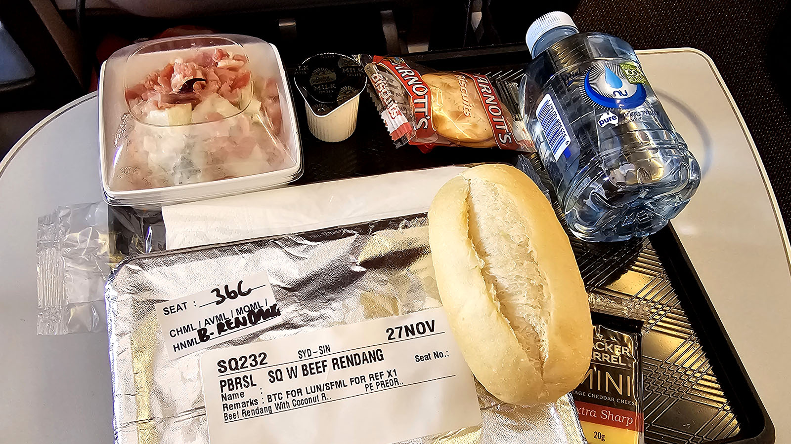 Hot meal in Singapore Airlines Airbus A380 Premium Economy