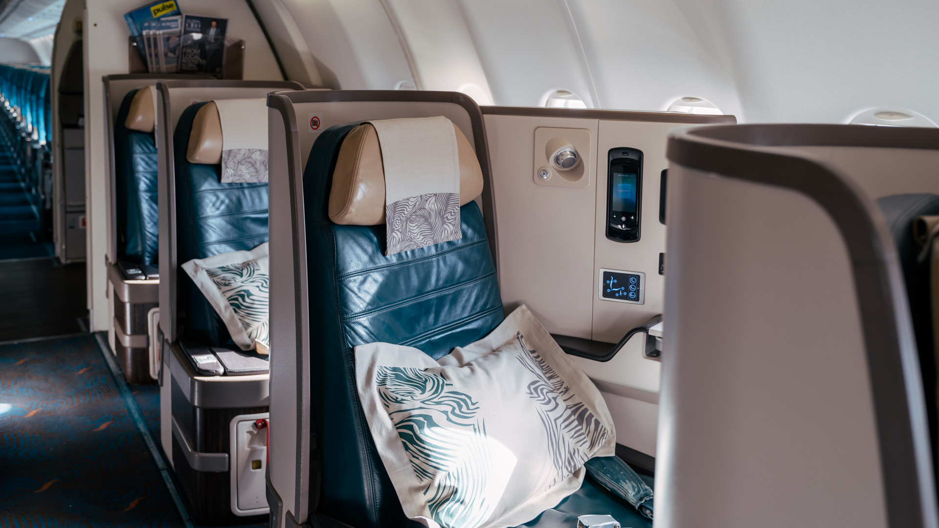SriLankan Airbus A330 Business Class seat overview