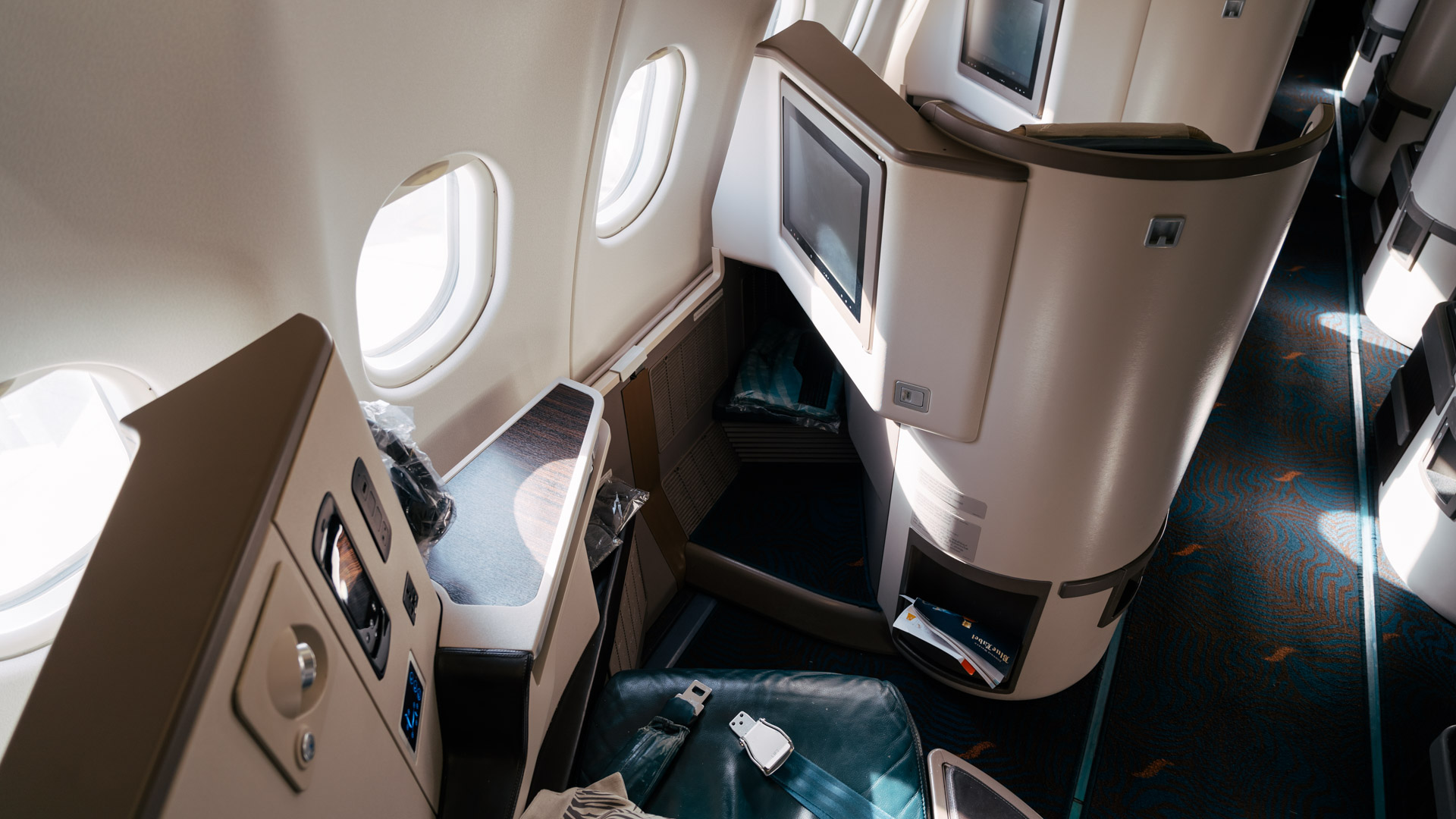 SriLankan Airbus A330 Business Class top down