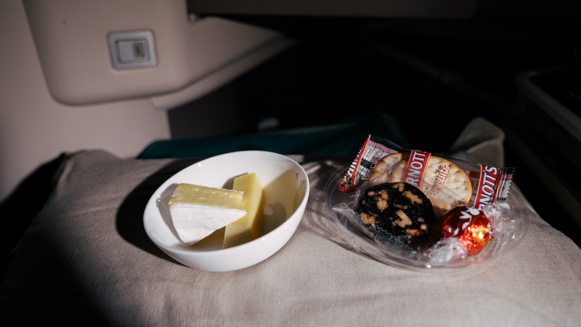 SriLankan Airbus A330 Business Class cheese