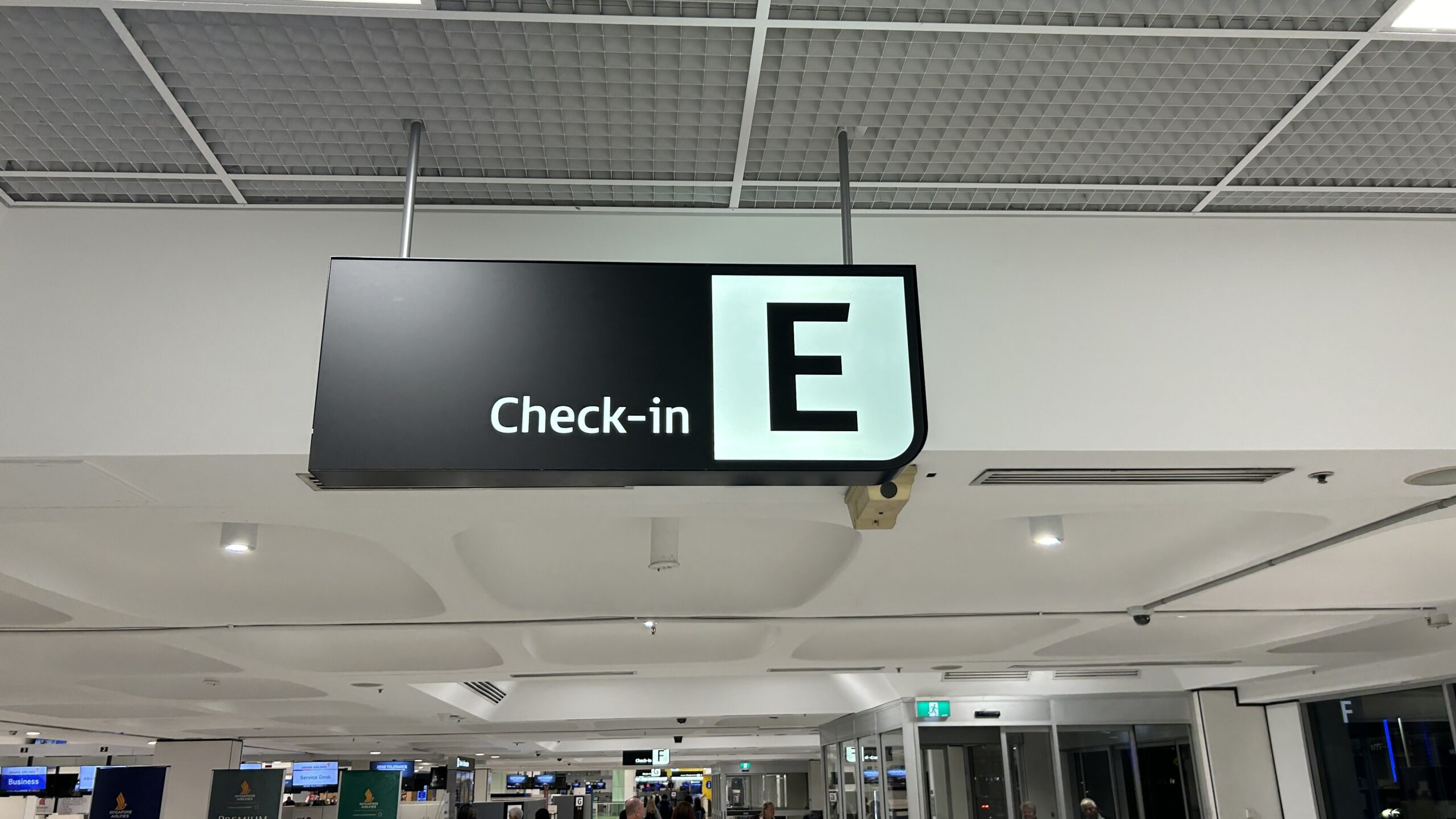 Singapore Airlines Premium Economy B777 Sydney Check-in-E-sign