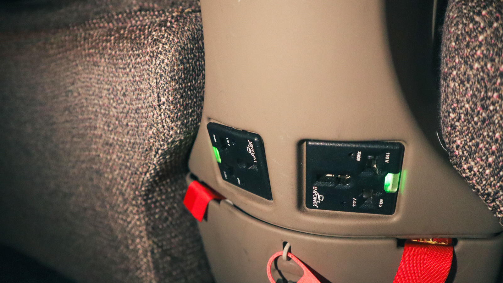 Power sockets China Airlines A350 Premium Economy