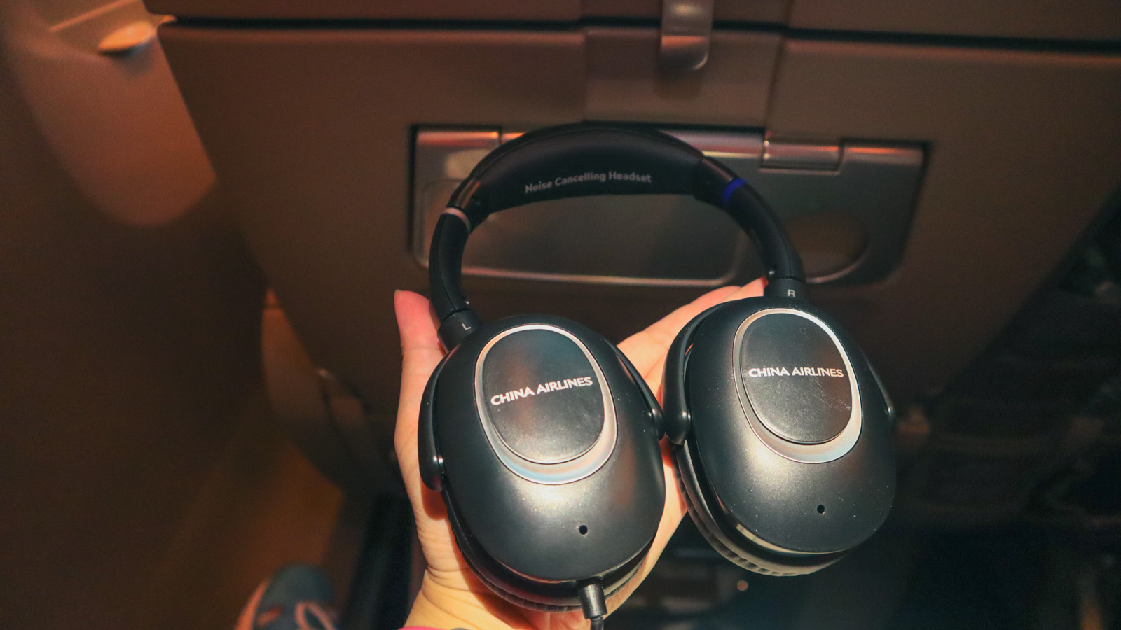 Noise cancelling headphones - China Airlines