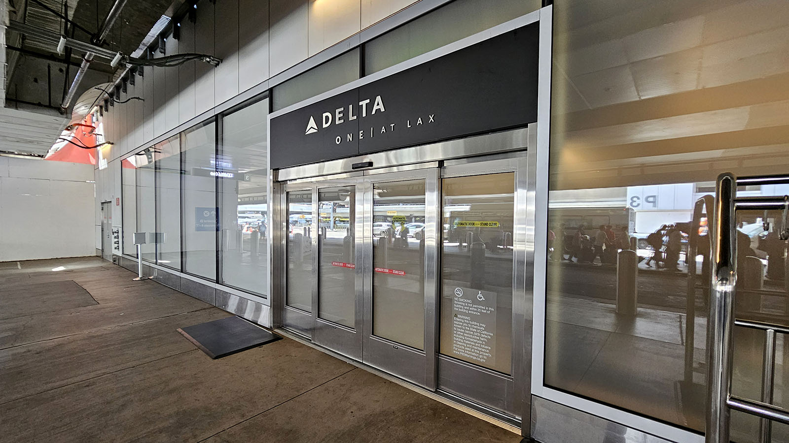 The private Delta One check-in suite at LAX.