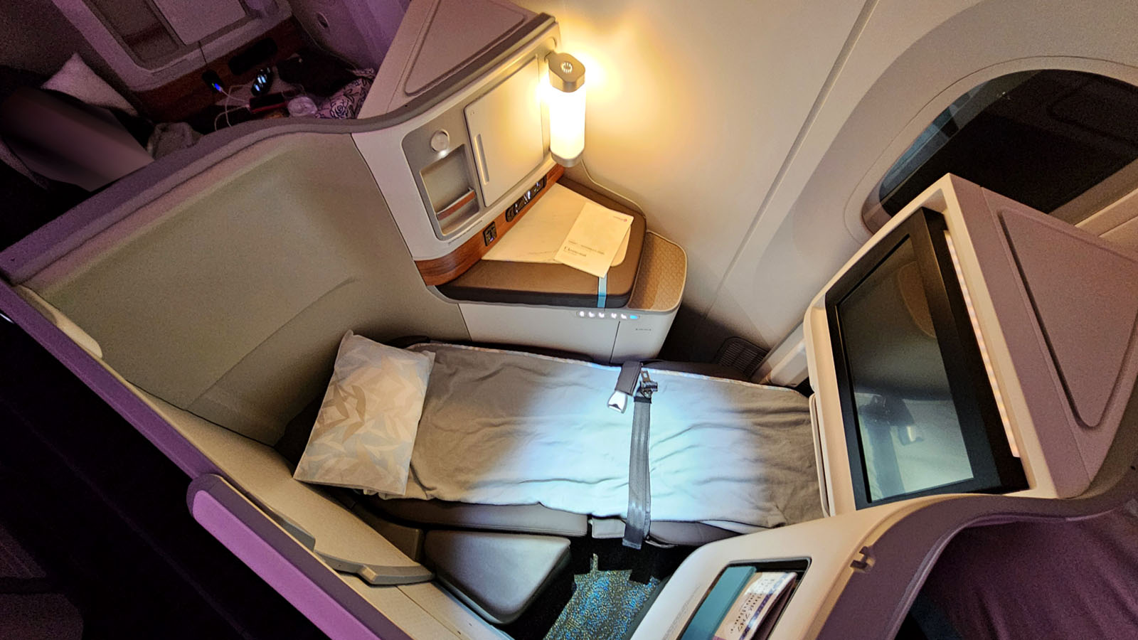 Bedding on Hawaiian Airlines' new premium aircract