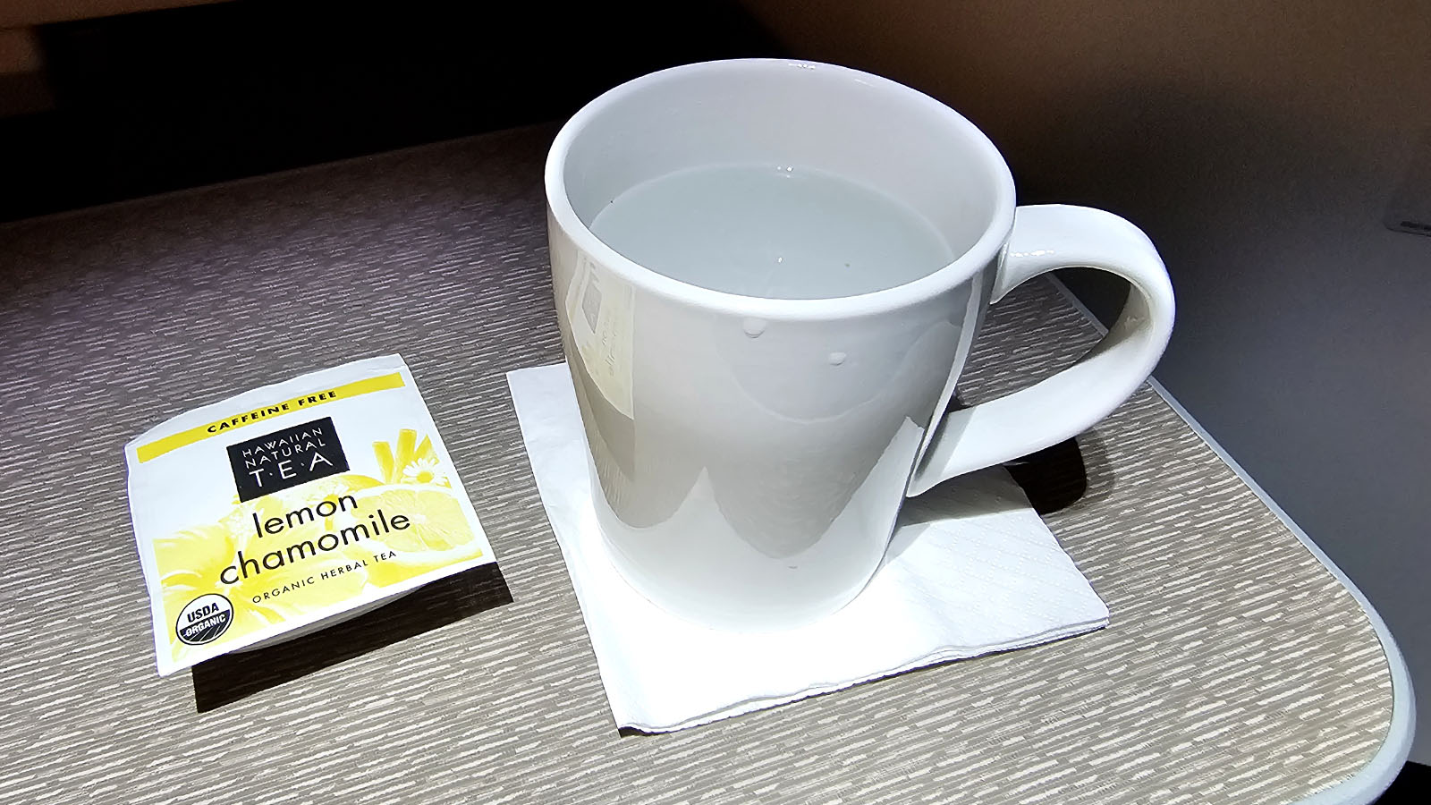 DIY tea in Hawaiian Airlines Leihōkū Suites