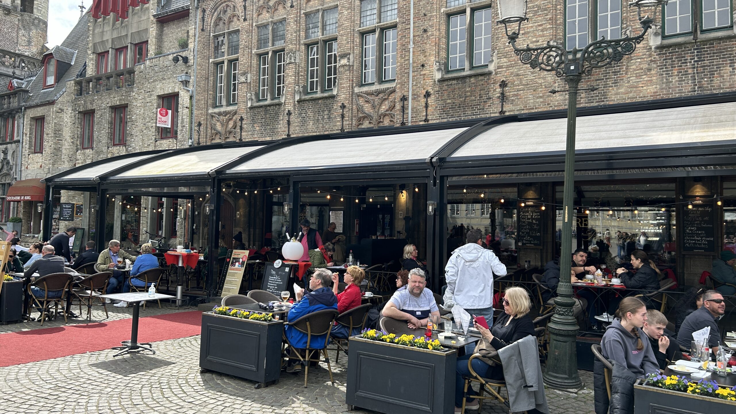 Tompouce Restaurant Brugge Outdoor Dining Point Hacks by Daniel Sciberras