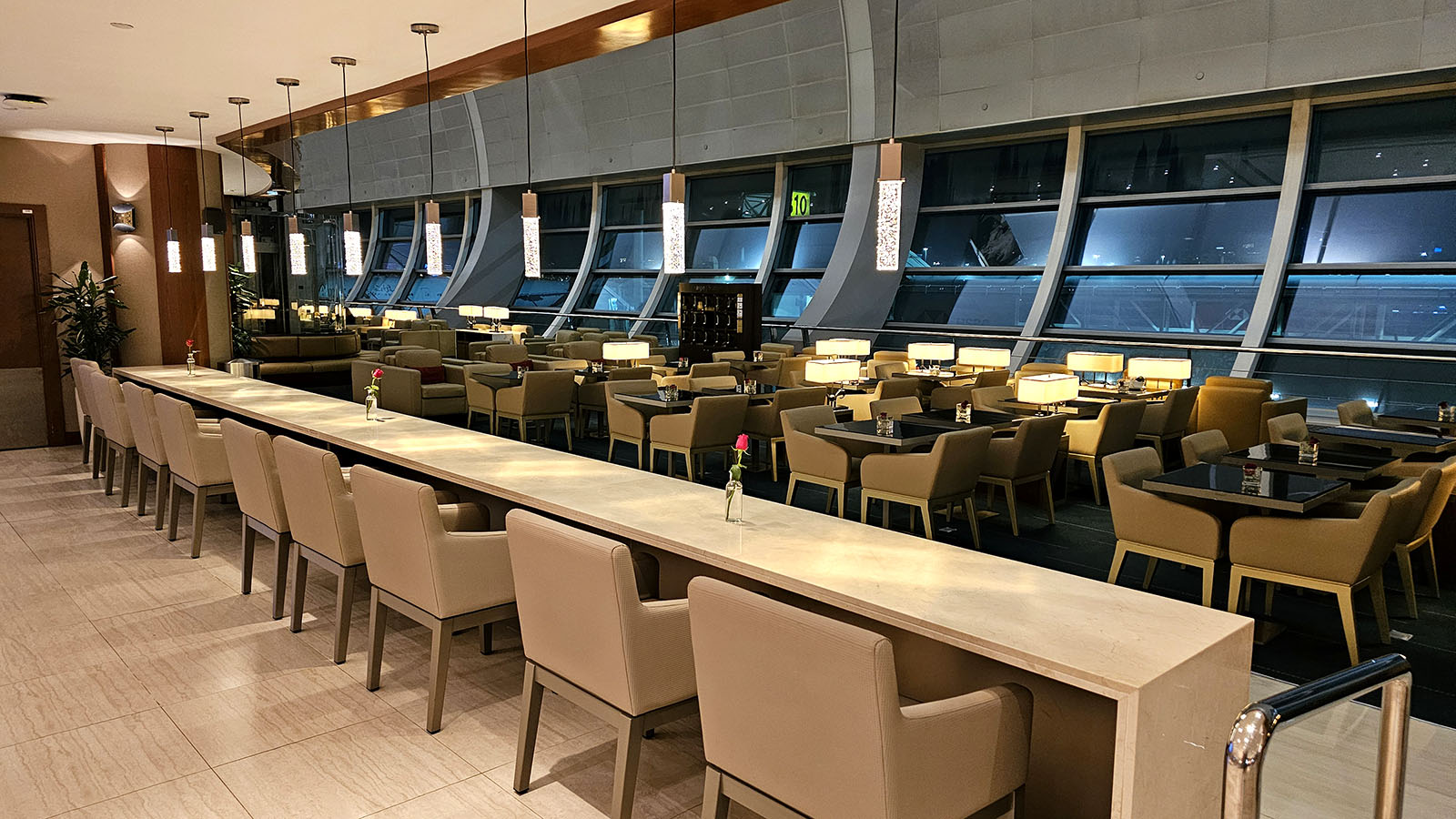 Eating area in the Emirates Business Class Lounge, Dubai T3 Concourse C