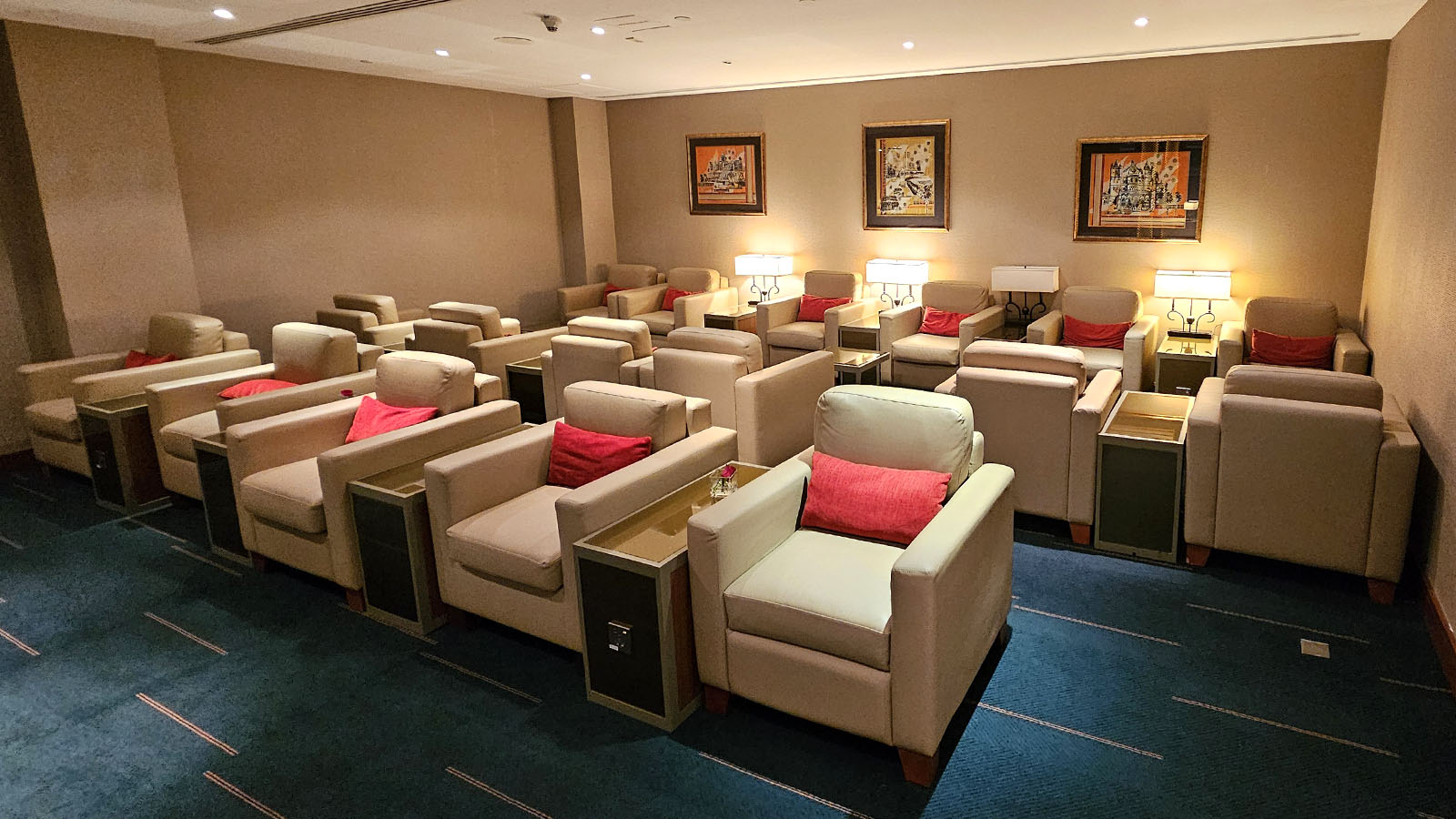 Cosy end in the Emirates Business Class Lounge, Dubai T3 Concourse C