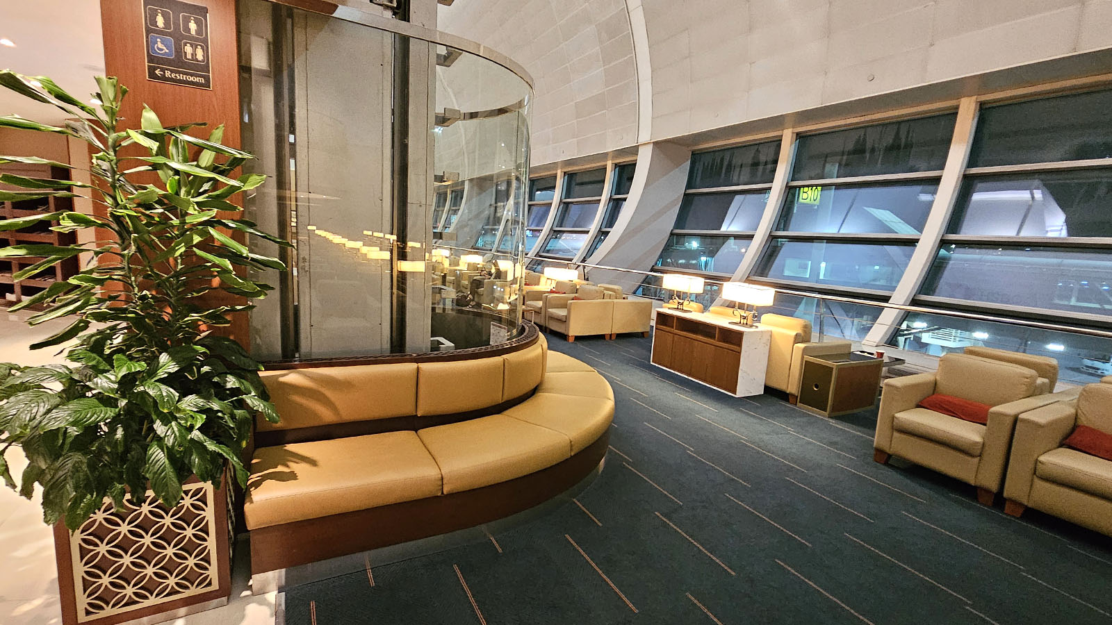 Elevator in the Emirates Business Class Lounge, Dubai T3 Concourse C