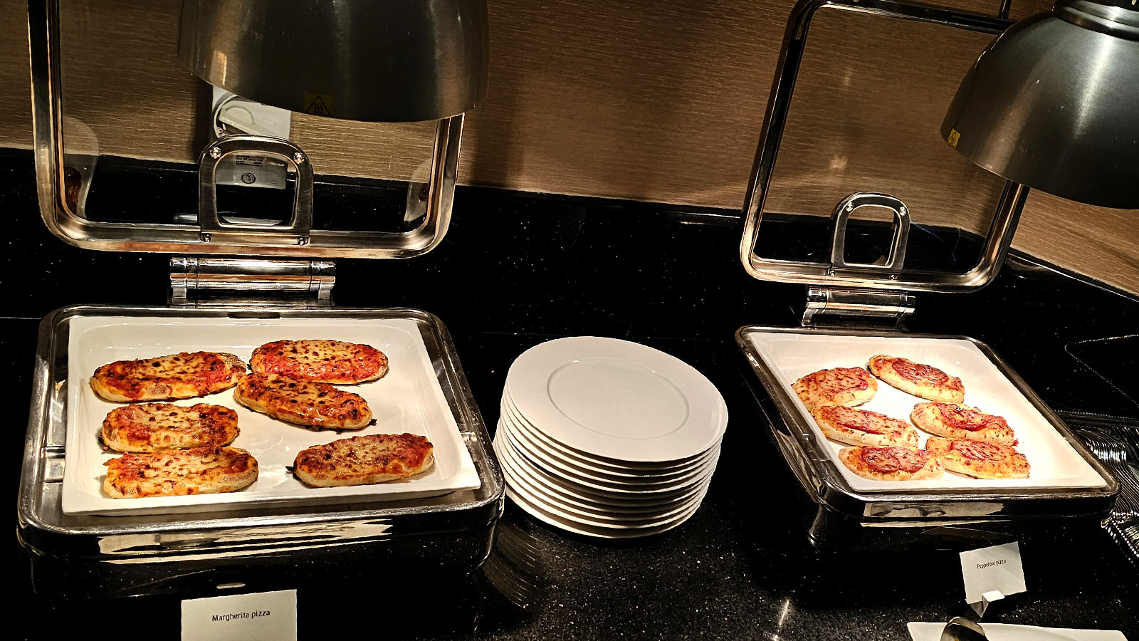 Personal pizza in the Emirates Business Class Lounge, Dubai T3 Concourse C