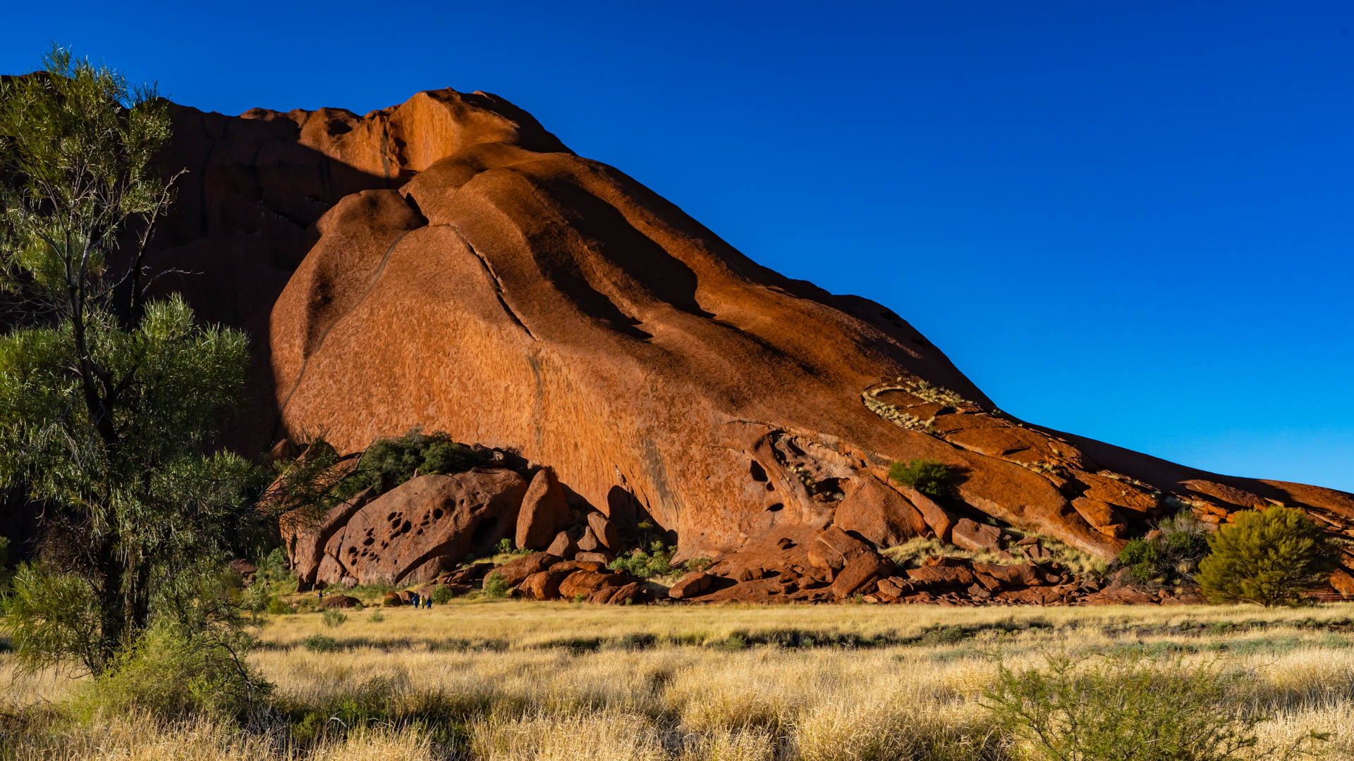 Virgin Australia Uluru up close