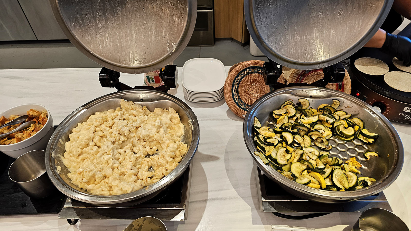 Warm dishes at the Delta Sky Club, LAX T3