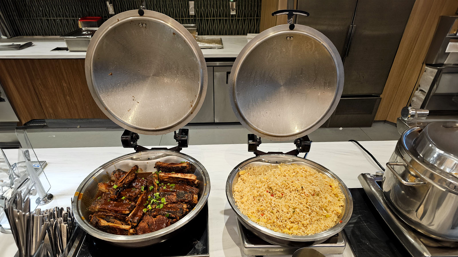 Hot food at the Delta Sky Club, LAX T3