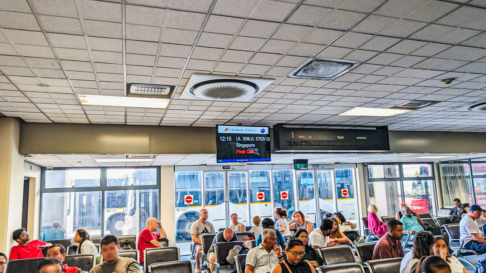 Gate for CMB-SIN flight in Colombo