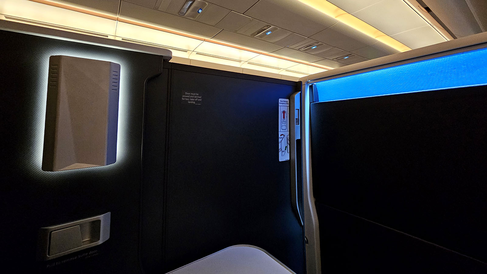 Blue light in Delta One on the Airbus A350