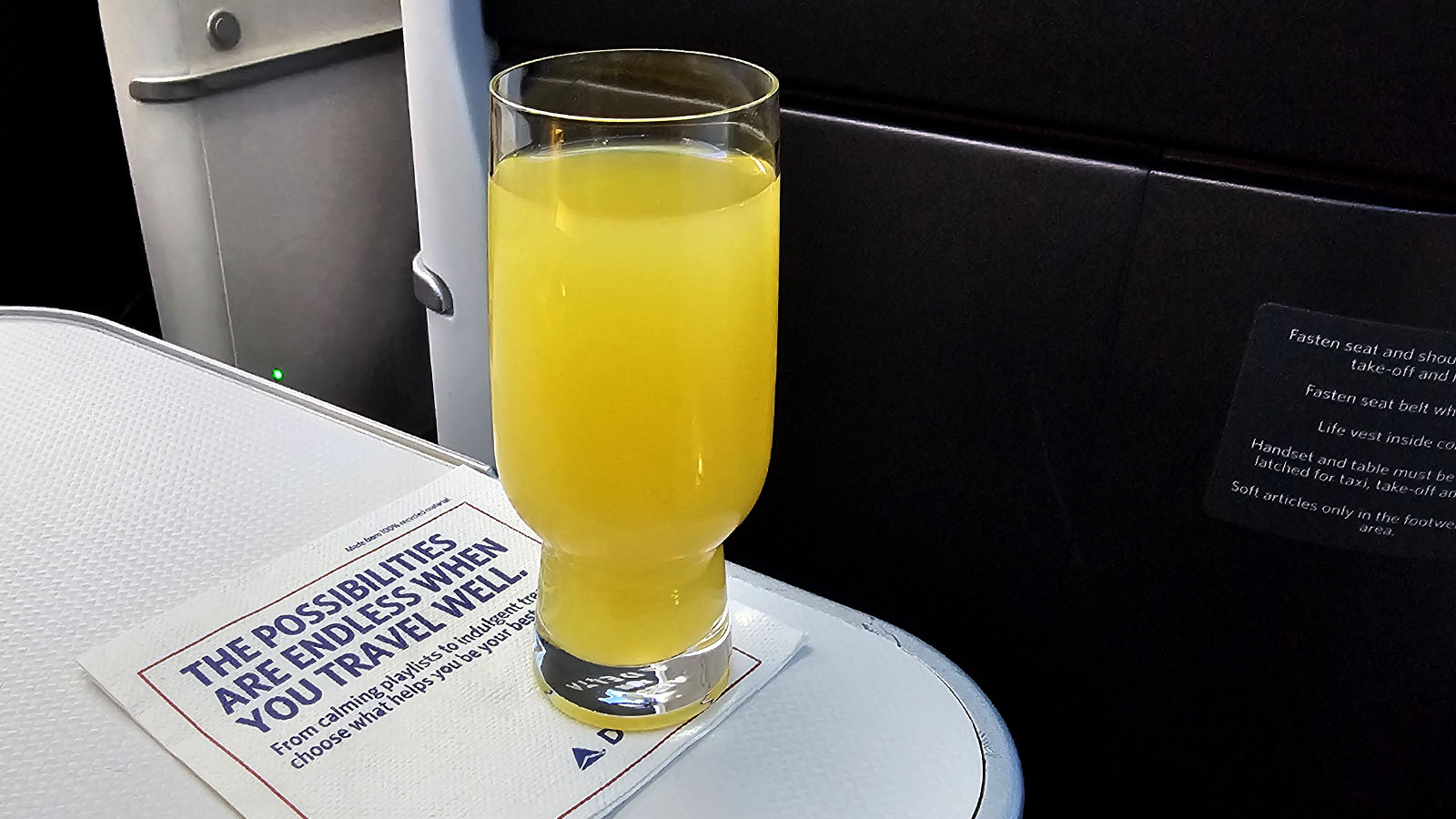 Cocktail in Delta One on the Airbus A350