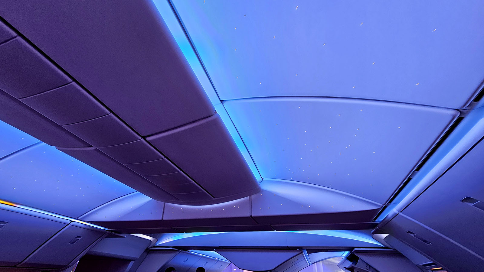 Curved ceiling on the Boeing 777X