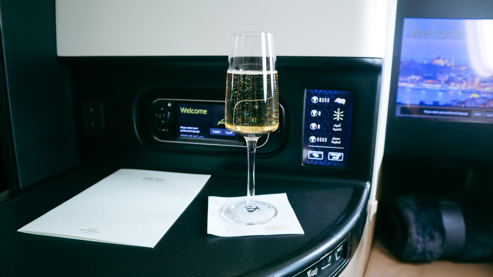 Etihad Airways Boeing 787 Dreamliner Business Class Champagne