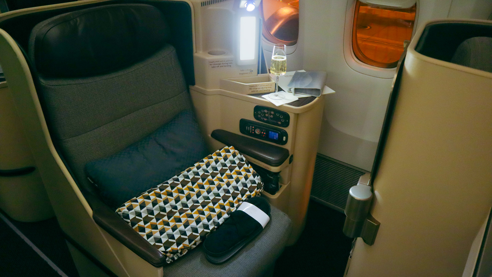 Etihad Airways Boeing 777 Business Class Melbourne - Abu Dhabi