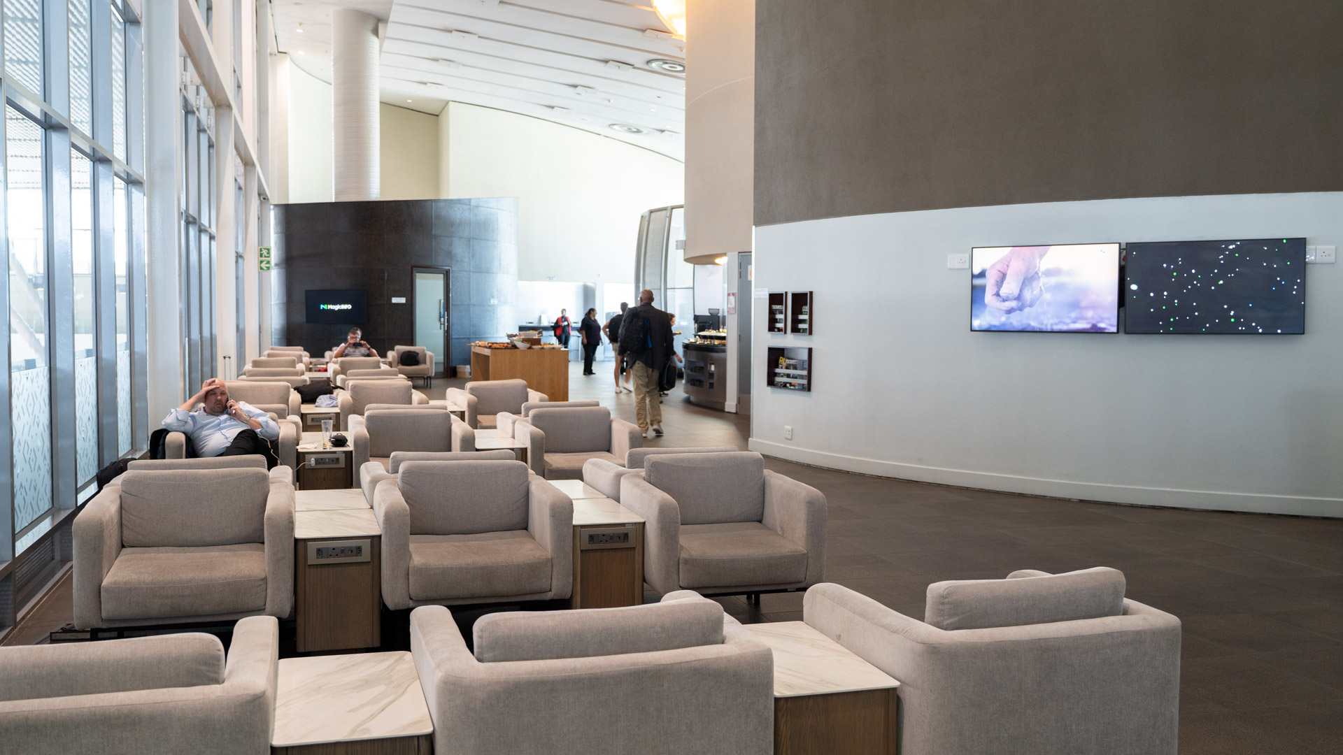 SAA Cape Town Lounge seating